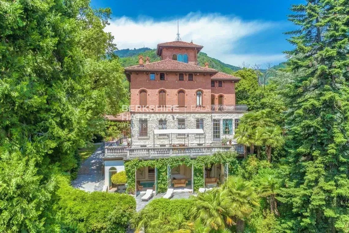 11 chambres Villa à Varese, Italy No. 188335