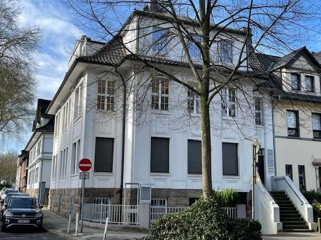 5 rooms Building in Essen, Germany No. 72127