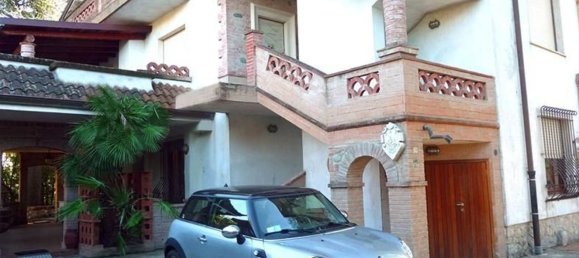 7 rooms Warehouse in Sarzana, Italy No. 124051 4