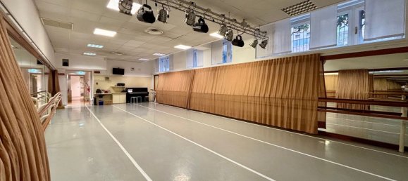 600m² Office in Milan, Italy No. 291937 11