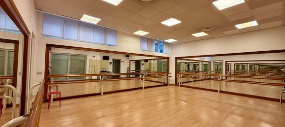 600m² Office in Milan, Italy No. 291937 9