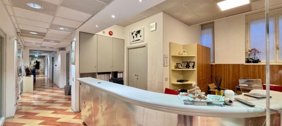 600m² Office in Milan, Italy No. 291937 3