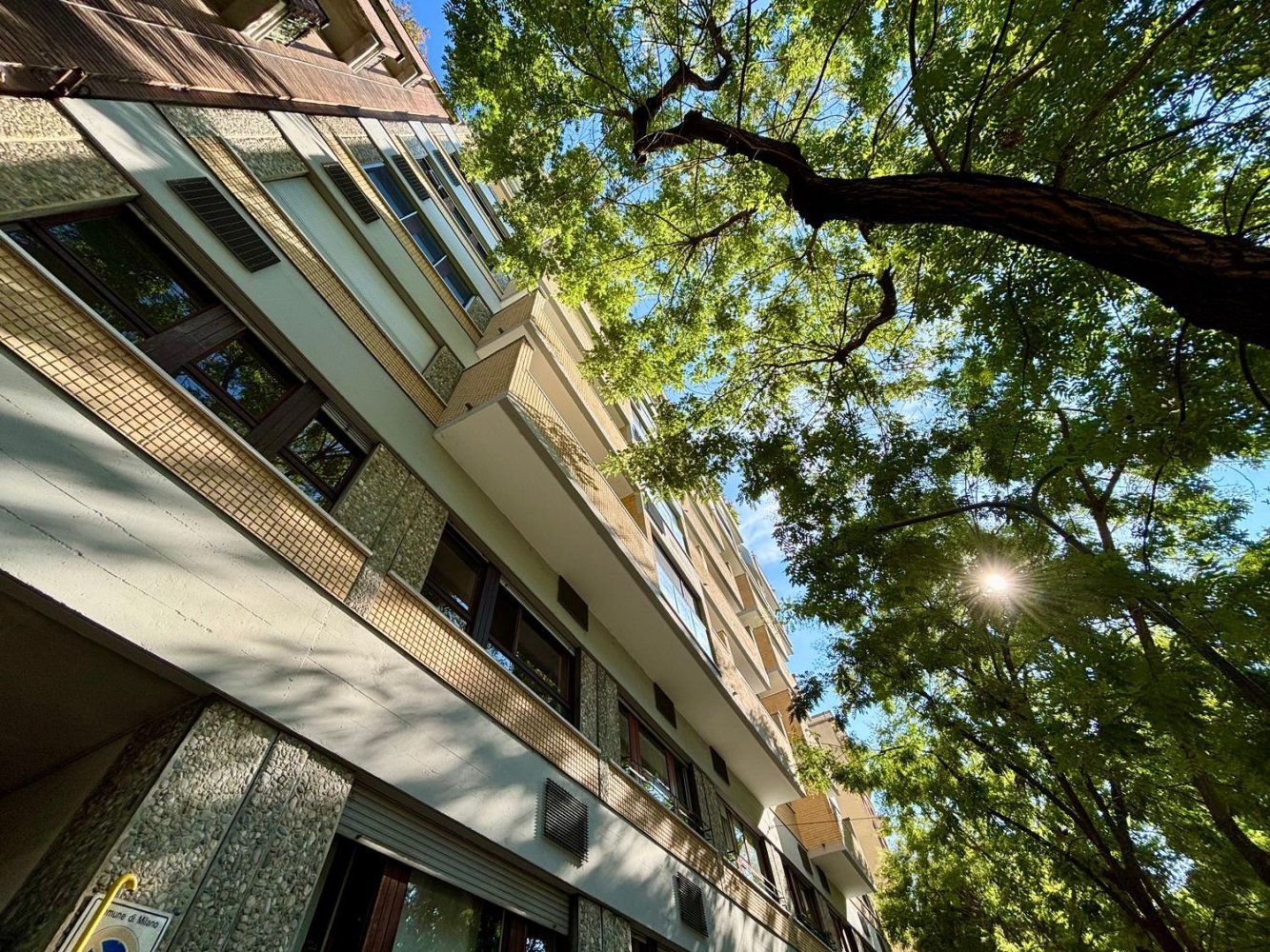 600m² Office in Milan, Italy No. 291937