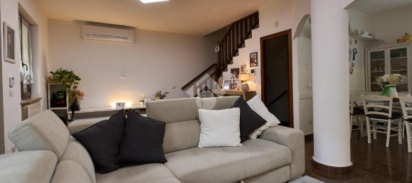 3 bedrooms Villa in Mulazzano, Italy No. 329567 10