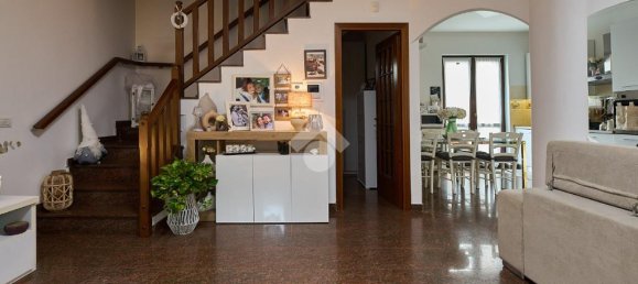 3 bedrooms Villa in Mulazzano, Italy No. 329567 6