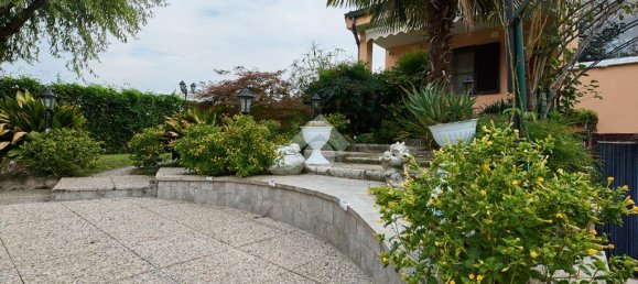 3 bedrooms Villa in Mulazzano, Italy No. 329567 3