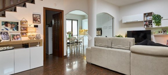 3 bedrooms Villa in Mulazzano, Italy No. 329567 7