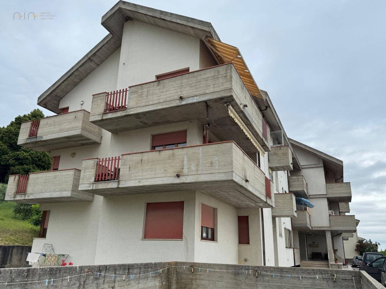 5 rooms Apartment in Santa Vittoria in Matenano, Italy No. 297100