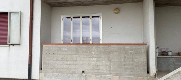 5 rooms Apartment in Santa Vittoria in Matenano, Italy No. 297100 3