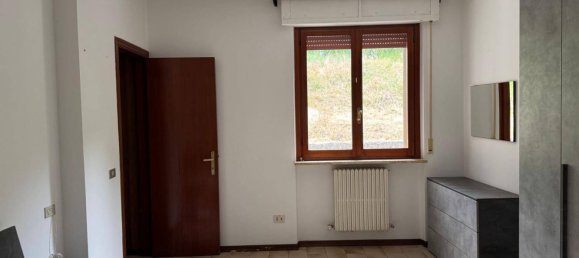 5 rooms Apartment in Santa Vittoria in Matenano, Italy No. 297100 20