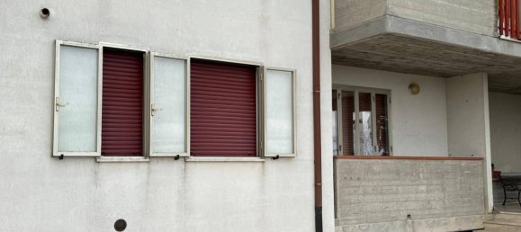 5 rooms Apartment in Santa Vittoria in Matenano, Italy No. 297100 2