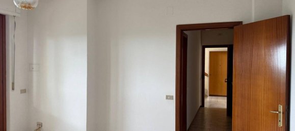 5 rooms Apartment in Santa Vittoria in Matenano, Italy No. 297100 9