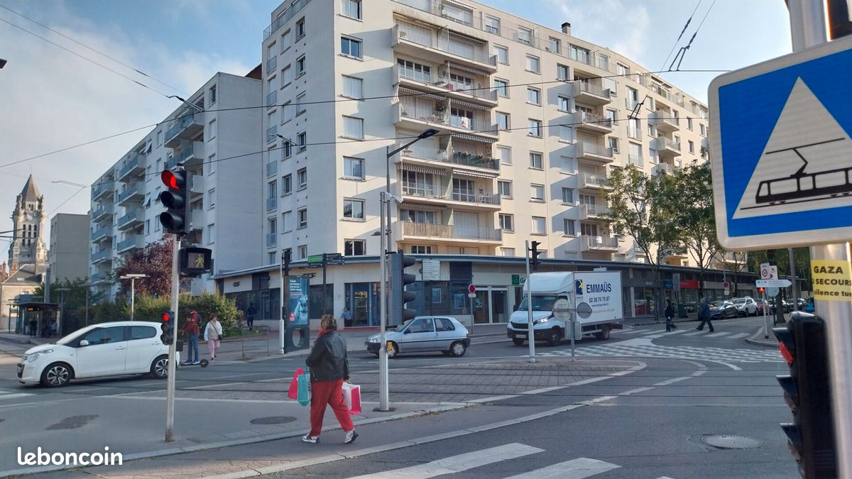 2 bedrooms Apartment in Orleans, France No. 236968