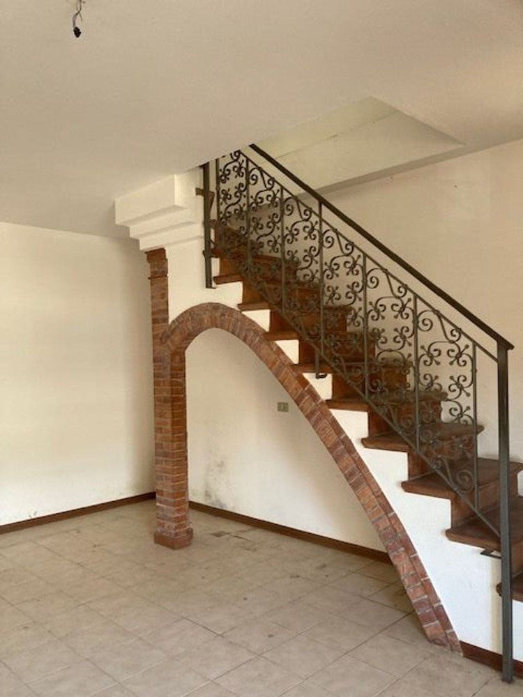 4 rooms Apartment in Siena, Italy No. 179561