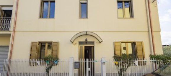 4 bedrooms Villa in Catanzaro, Italy No. 224102 8