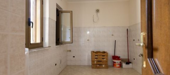 4 bedrooms Villa in Catanzaro, Italy No. 224102 11