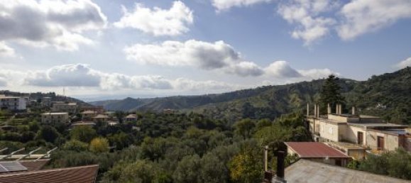 4 bedrooms Villa in Catanzaro, Italy No. 224102 2