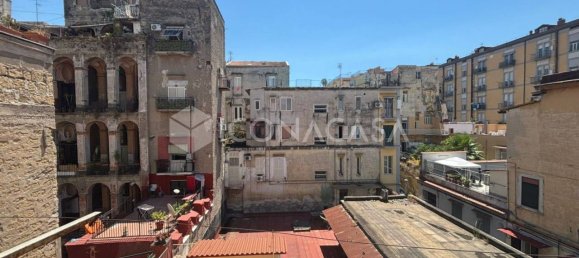 3 rooms Apartment in Naples, Italy No. 266706 2