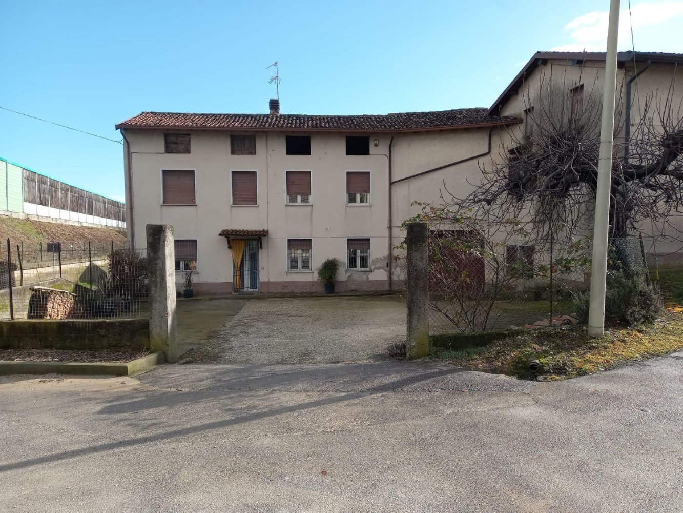 Edificio en Desenzano del Garda, Italy 250 m² No. 96067