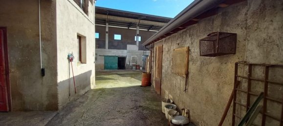 Edificio en Desenzano del Garda, Italy 250 m² No. 96067 45