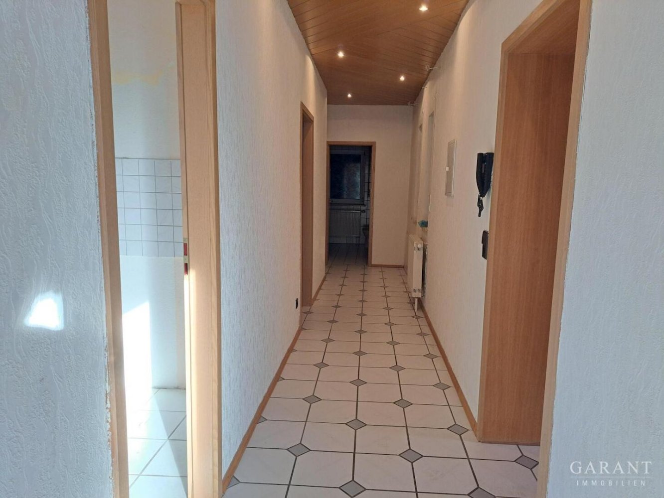 Здание с 3 комнатами в Фогтланд, Германия № 806