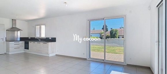 4 bedrooms House in Ain, France No. 313525 5