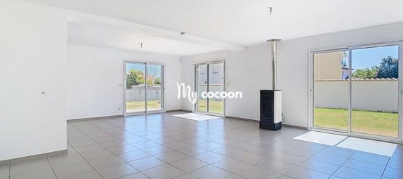 4 bedrooms House in Ain, France No. 313525 4