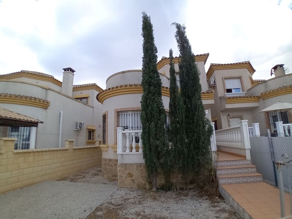 Villa de 3 dormitorios en Los Montesinos, Spain No. 178150