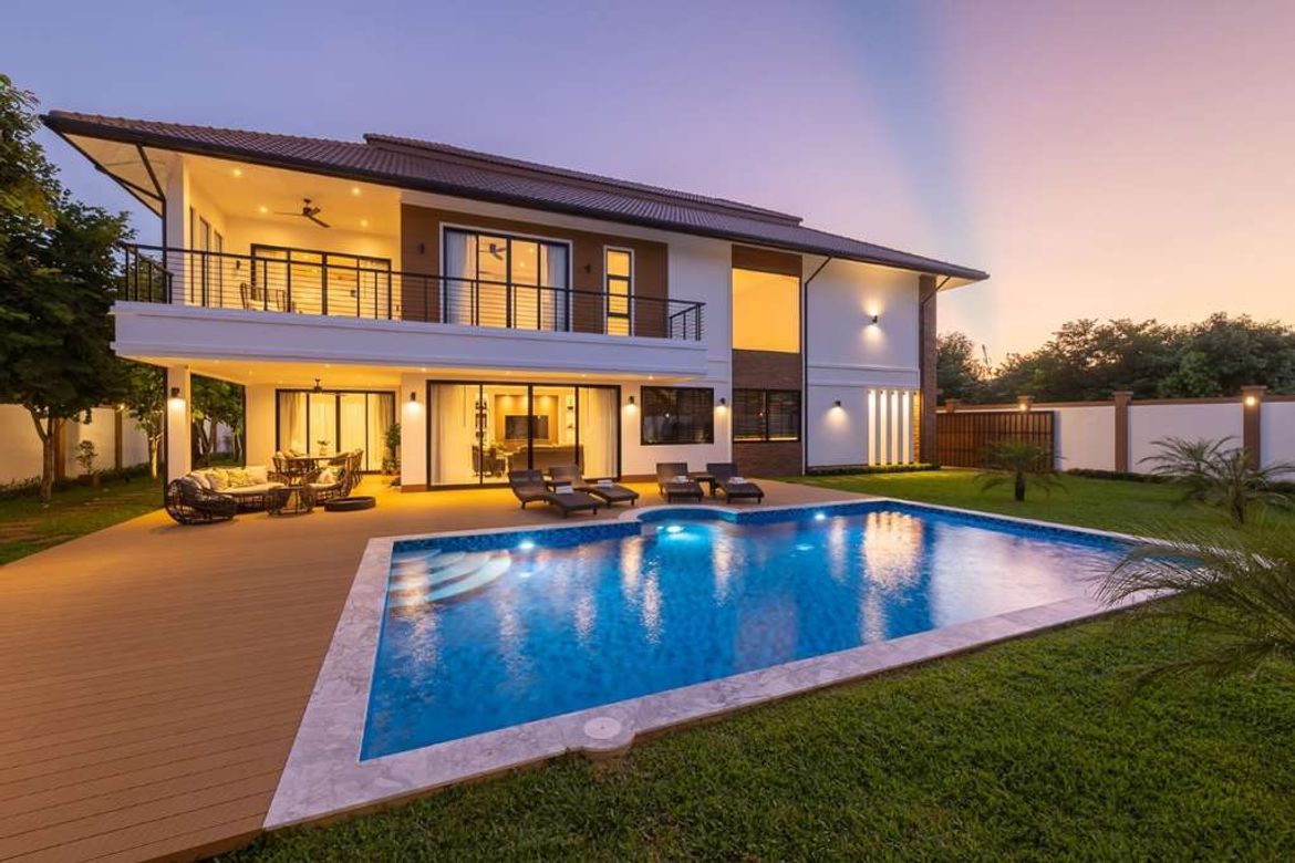 5 bedrooms House in Chiang Mai, Thailand No. 26965