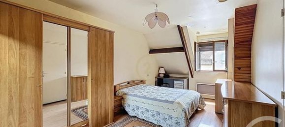 Casa de 4 dormitorios en Bobigny, France No. 309215 5