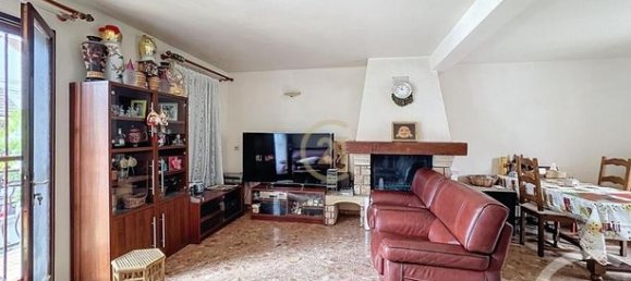 Casa de 4 dormitorios en Bobigny, France No. 309215 2