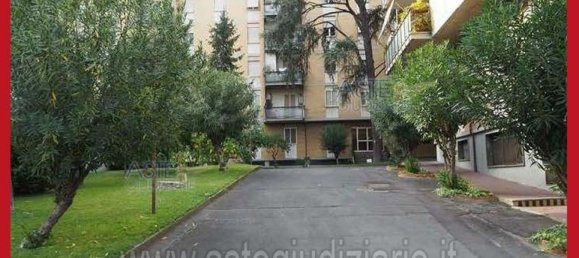 5 bedrooms Apartment in Rome, Italy No. 330800 29