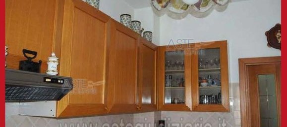 5 bedrooms Apartment in Rome, Italy No. 330800 5