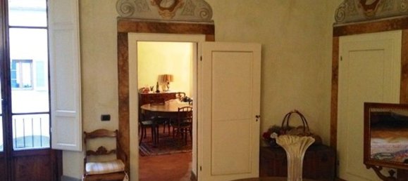 11 rooms Apartment in Prato, Italy No. 104656 2