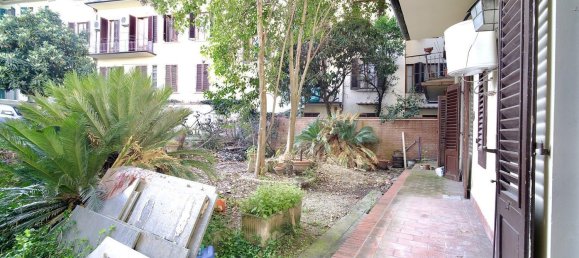 8 rooms Apartment in Florence, Italy No. 49518 12