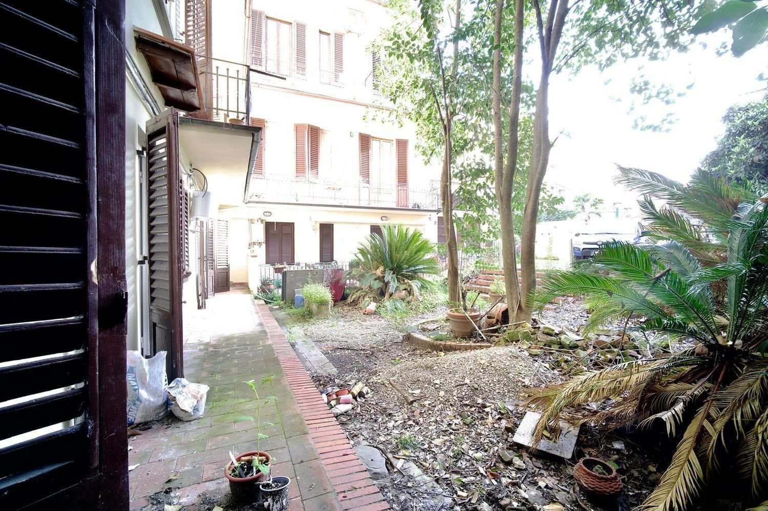 8 rooms Apartment in Florence, Italy No. 49518
