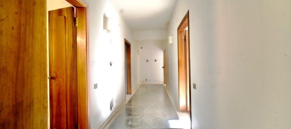 8 rooms Apartment in Florence, Italy No. 49518 9