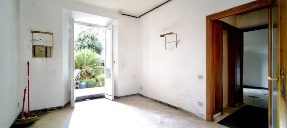 8 rooms Apartment in Florence, Italy No. 49518 2