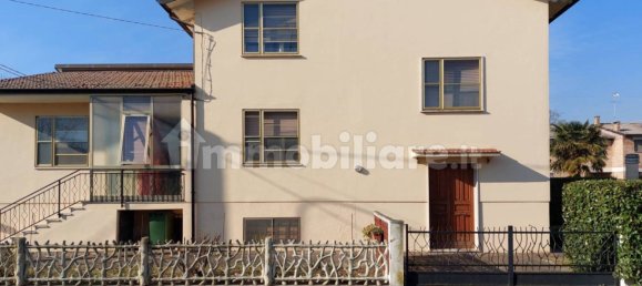 5 bedrooms Villa in Bondeno, Italy No. 118912 2