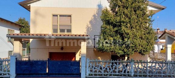 5 bedrooms Villa in Bondeno, Italy No. 118912 3