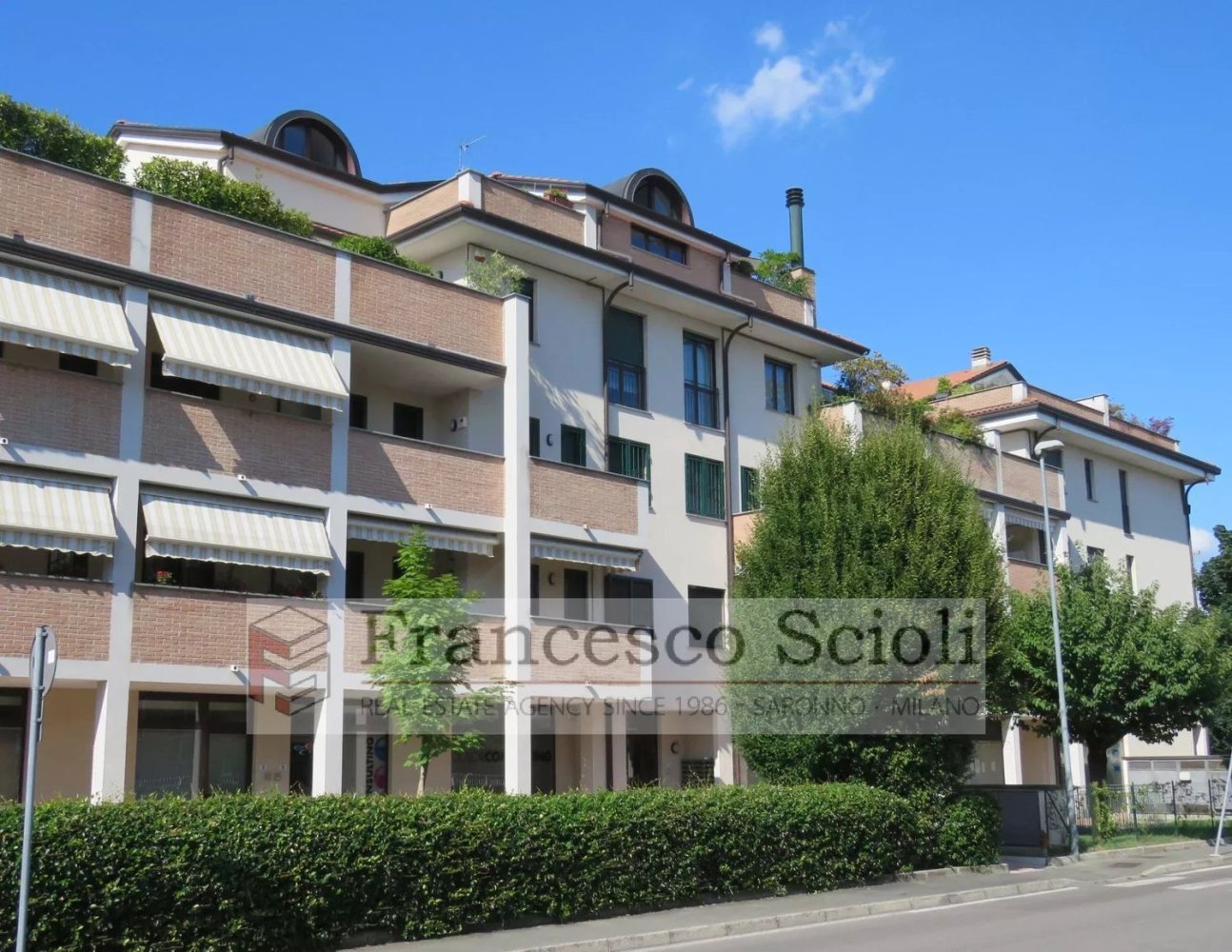 Apartamento de 2 habitaciónes en Saronno, Italy No. 334213
