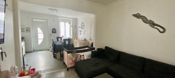 Casa de 3 dormitorios en Hautmont, France No. 90549 2