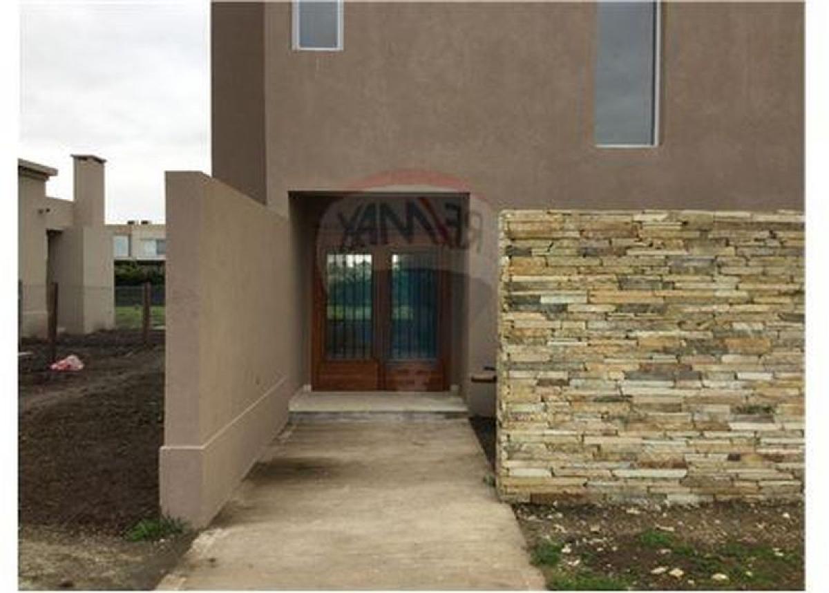 Casa de 5 dormitorios en Escobar, Argentina No. 60033