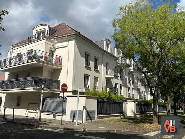 3 bedrooms Apartment in Bussy-Saint-Georges, France No. 320455
