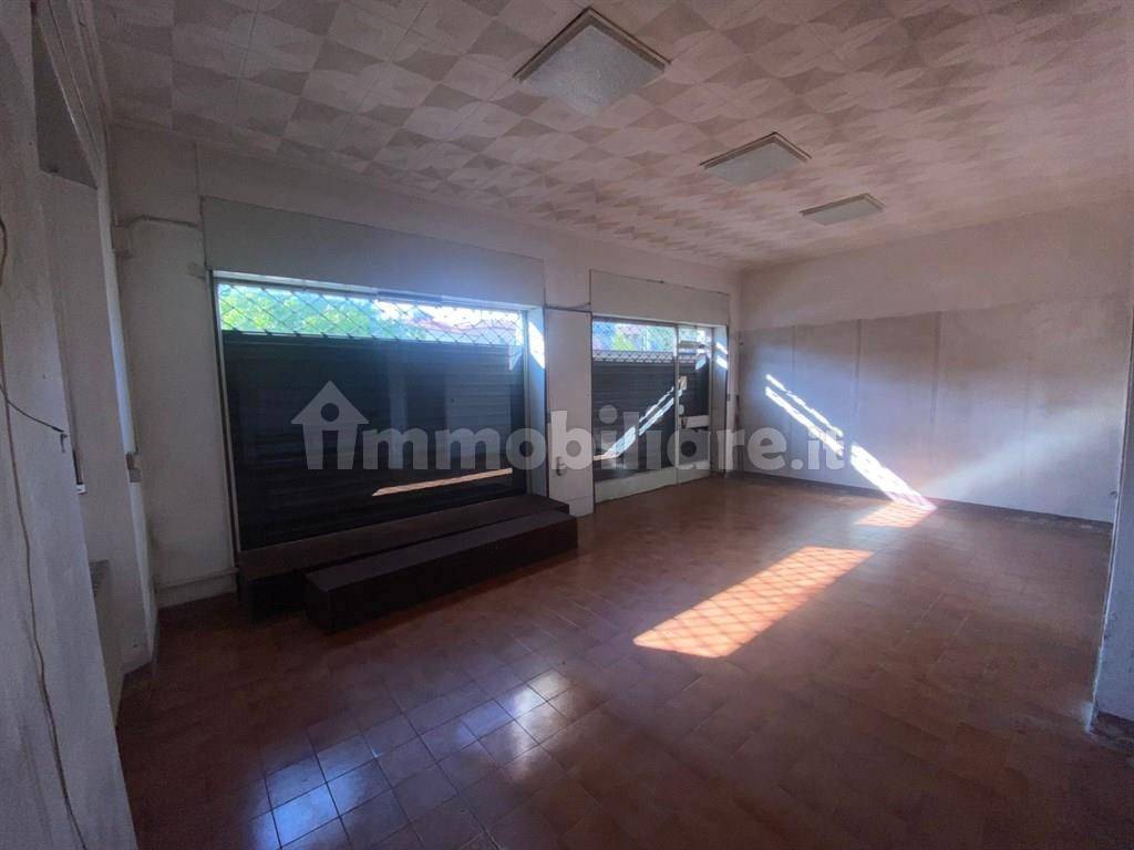 1غرفة عقار تجاري في Castronno, Italy رقم 273268