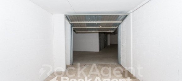 30m² Garage in Rome, Italy No. 264235 3