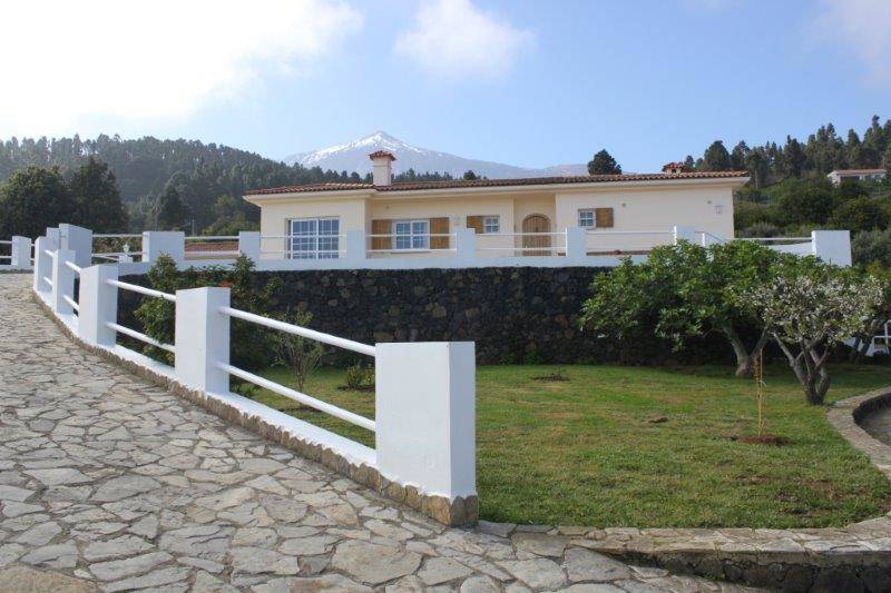 3 bedrooms Villa in Icod de los Vinos, Spain No. 76443