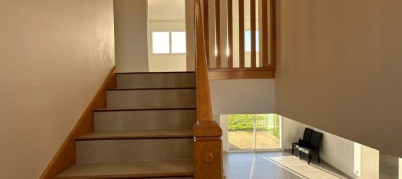 Casa de 4 dormitorios en Montgivray, France No. 89395 10