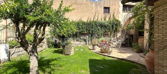 3 bedrooms Villa in Enna, Italy No. 251877 2