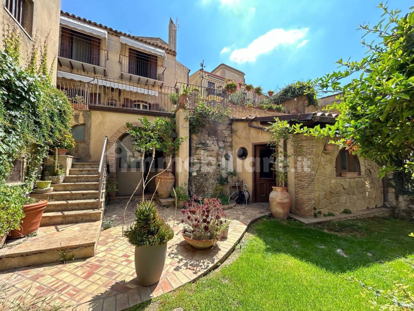 3 bedrooms Villa in Enna, Italy No. 251877